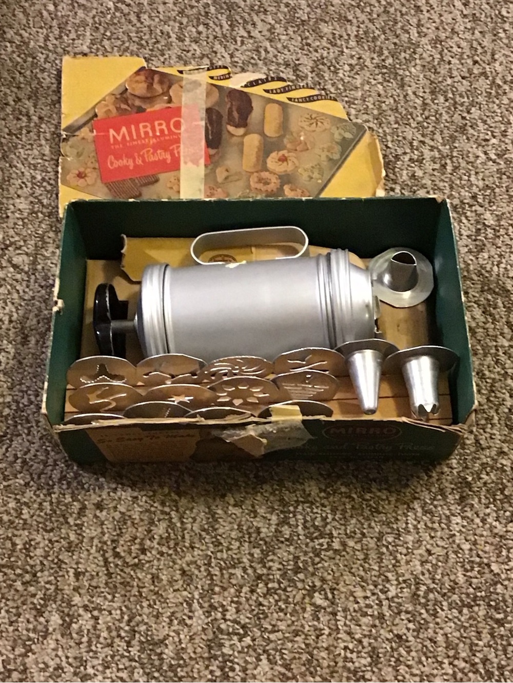Vtg,1950s Mirro Aluminum Cookie Press & Decorative Discs in Silver Set 16 Pieces